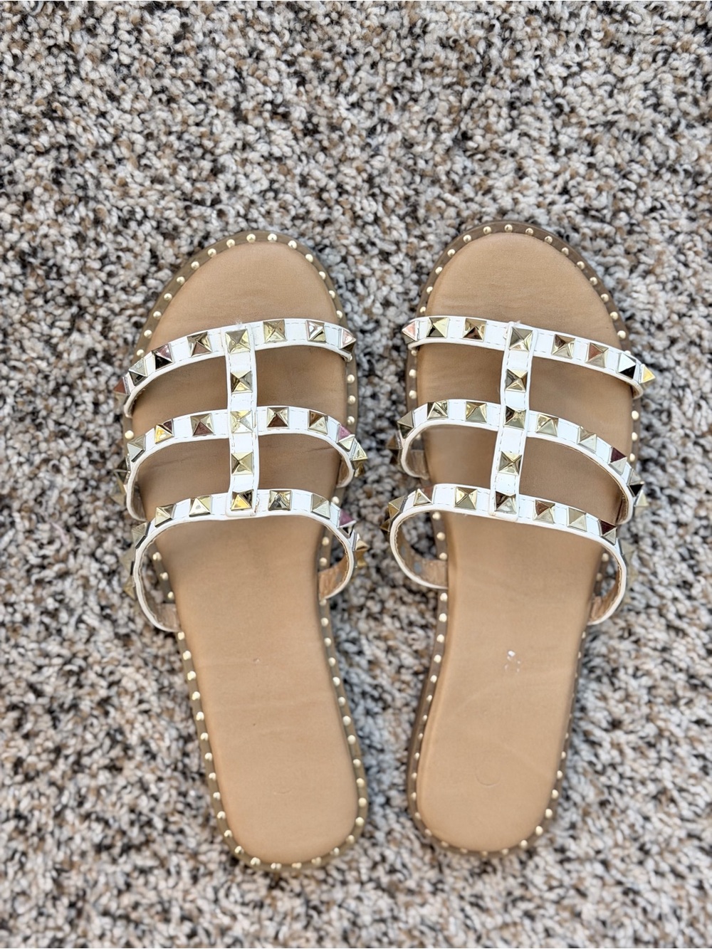 Source Unknown Tan Slide Sandals with Gold Pyramid Studs